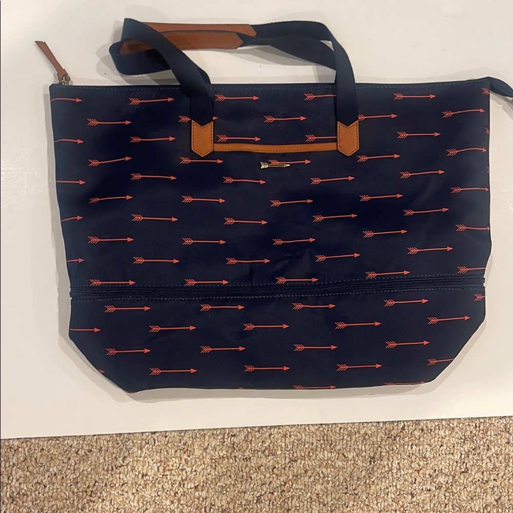 Stella & Dot Navy Tote with Red Arrow Design